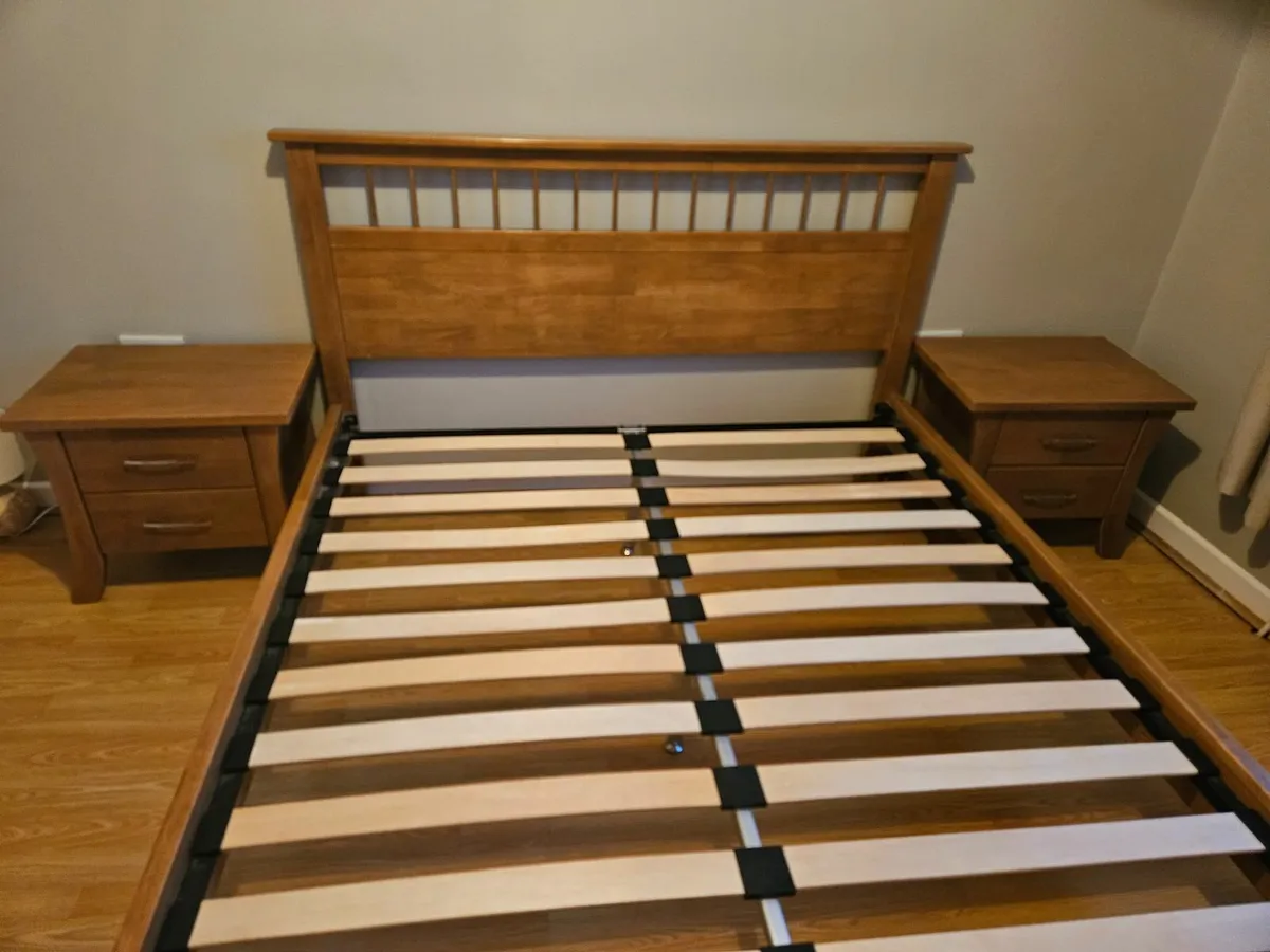 King size bed  & 2 bedside lockers - Image 1