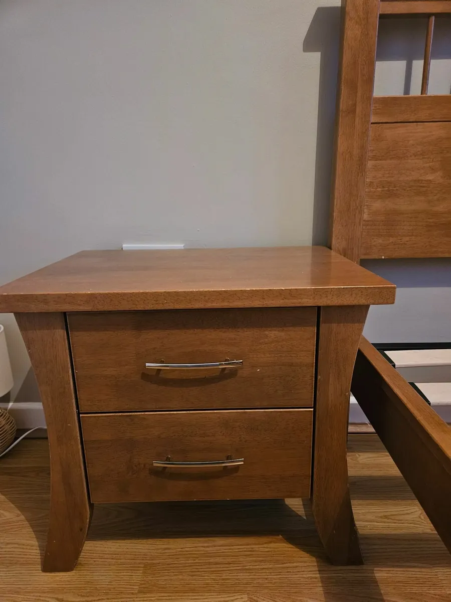 King size bed  & 2 bedside lockers - Image 3