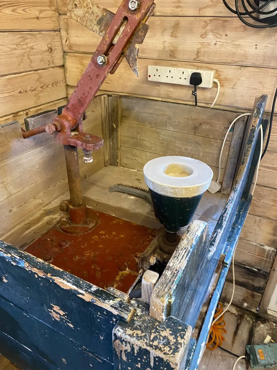 Pottery jiggering machine - Image 1