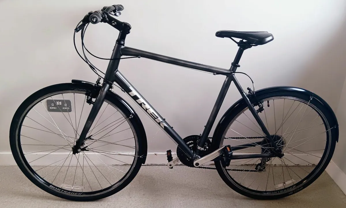 XL trek lightweight hybrid bike like new - Image 1