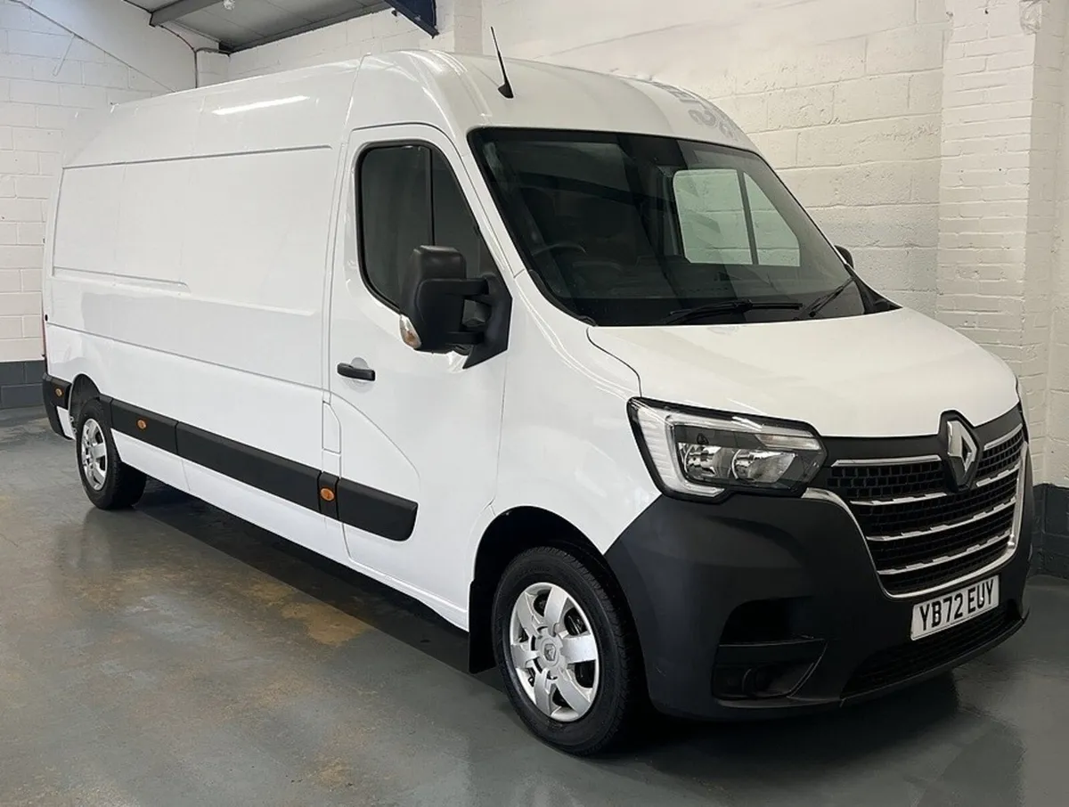 2023 Renault Master Medium Roof Panel Van - Image 2