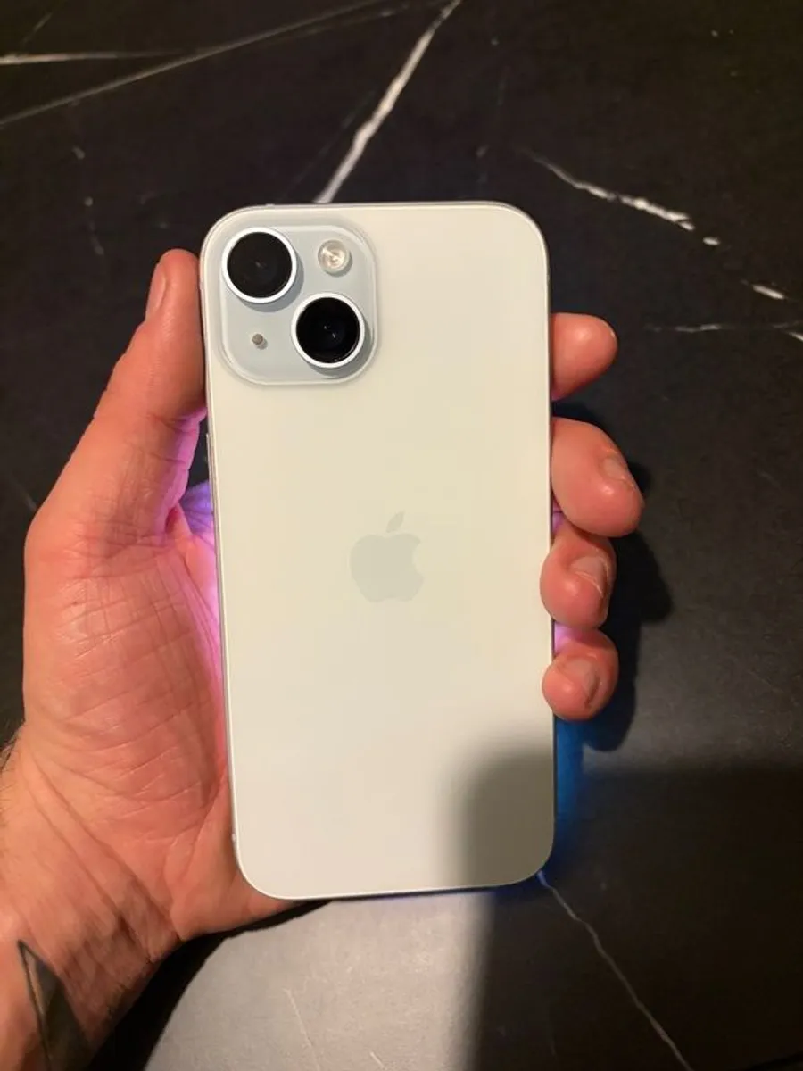 iPhone 15 - Image 4