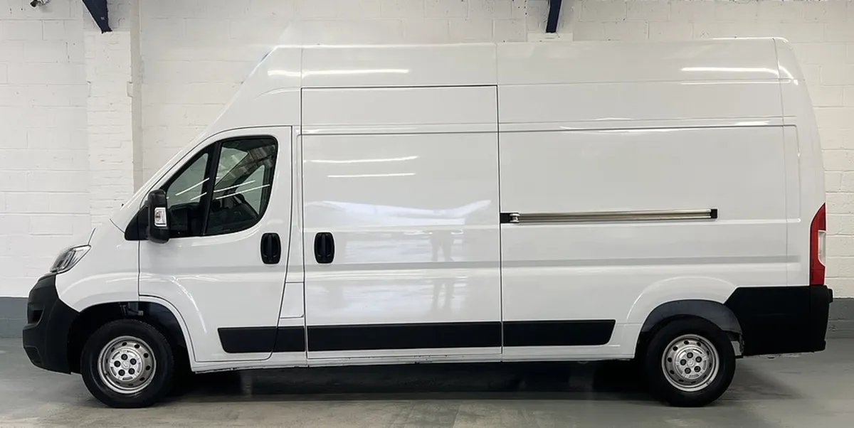 2023 Citroen Relay High Roof Panel Van - Image 3