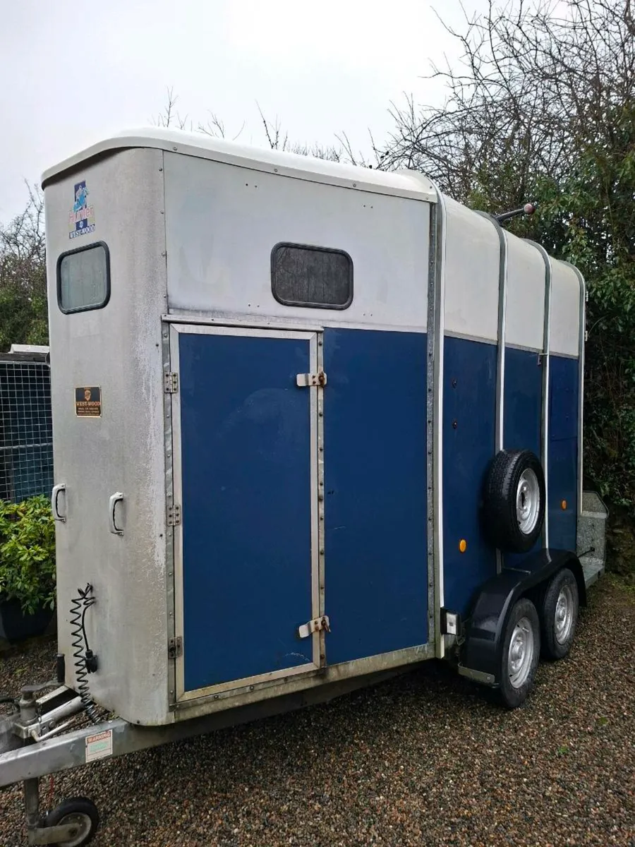Ifor Williams 510 Double Horsebox - Image 1