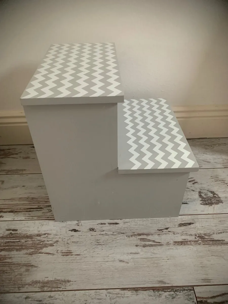 Childrens Wooden Step Stool w/Storage - Image 3