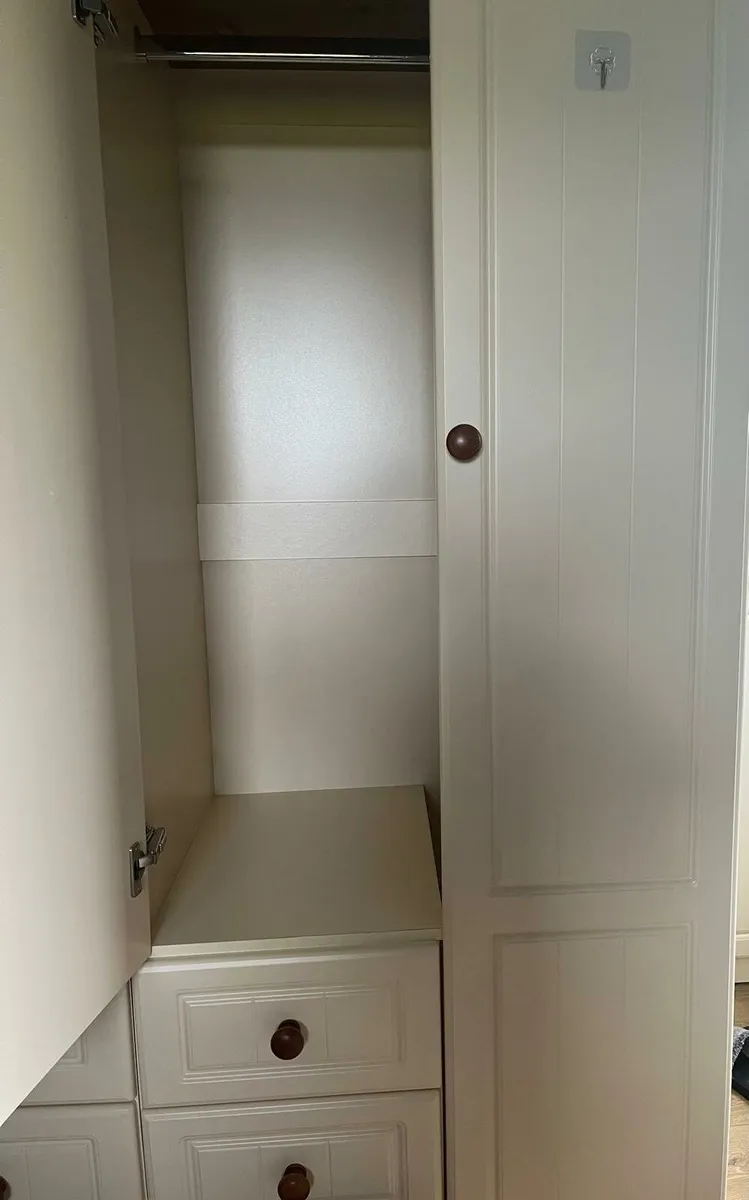 Wardrobe - Image 4