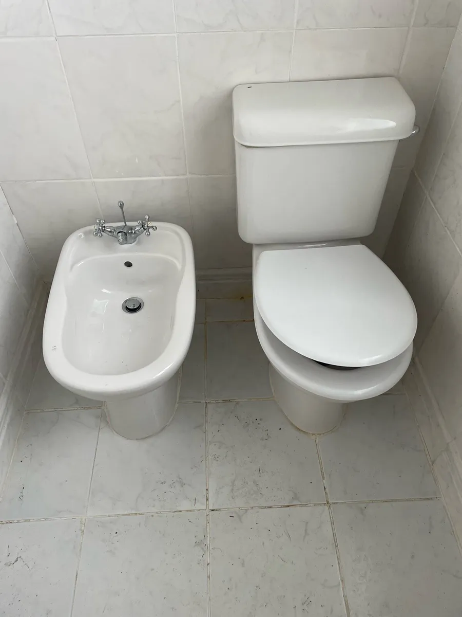 Toilet Sink and pedestal and Bidet set - Image 1