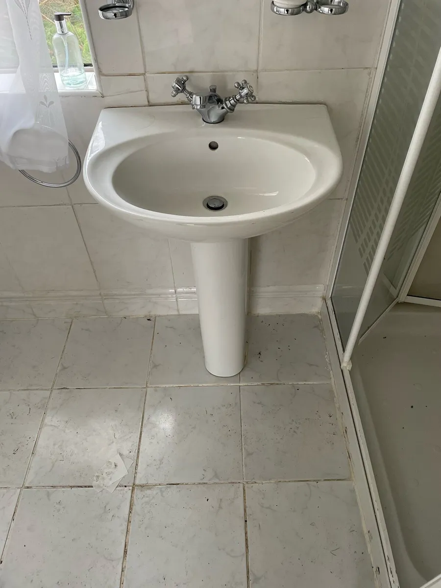Toilet Sink and pedestal and Bidet set - Image 2