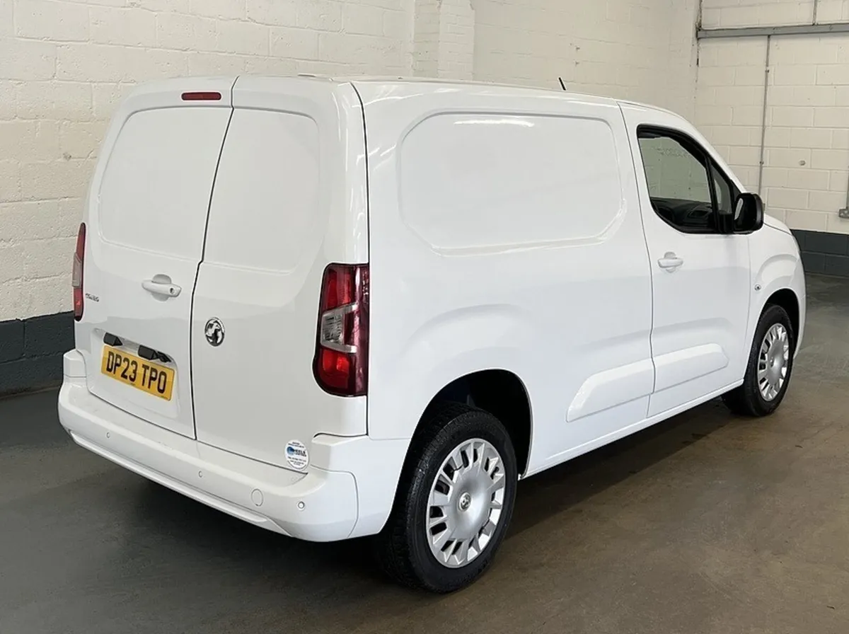 2023 Vauxhall Combo Panel Van - Image 4