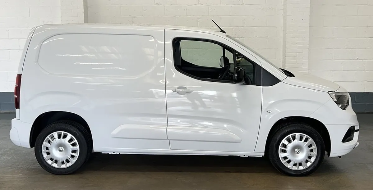 2023 Vauxhall Combo Panel Van - Image 2