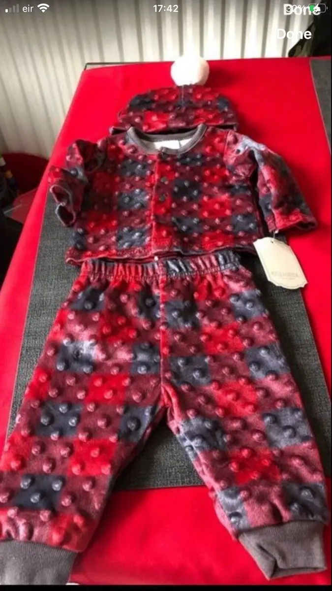 Boys BNWT three piece suit 0/3 mths €5 - Image 2