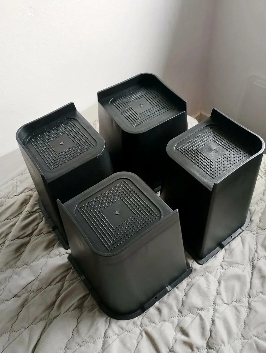 Heavy duty furniture risers