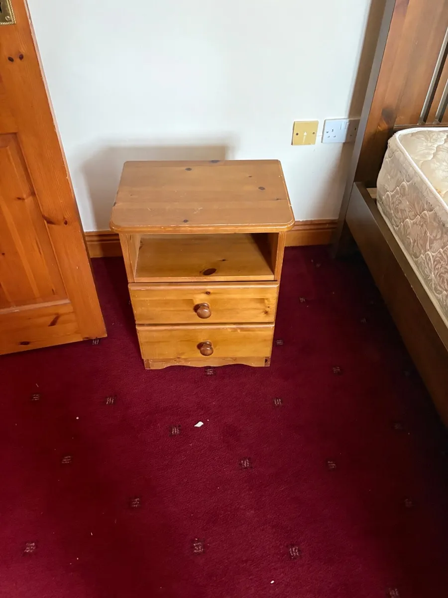 Bedroom furniture - Image 1