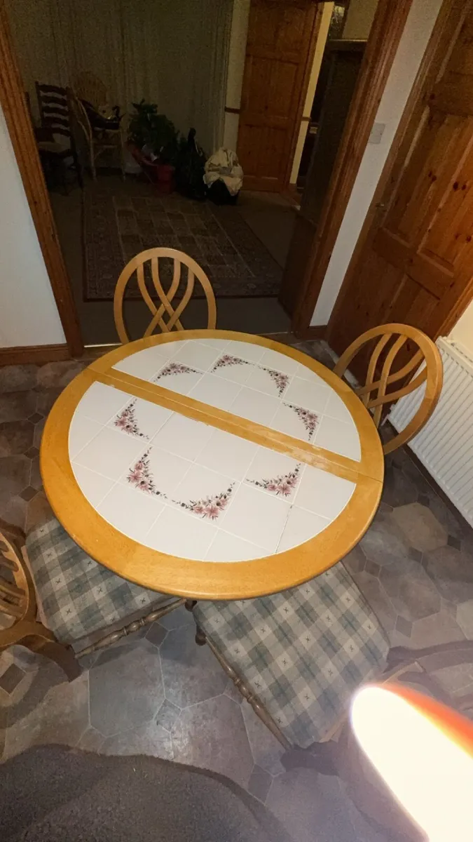 Kitchen table - Image 3