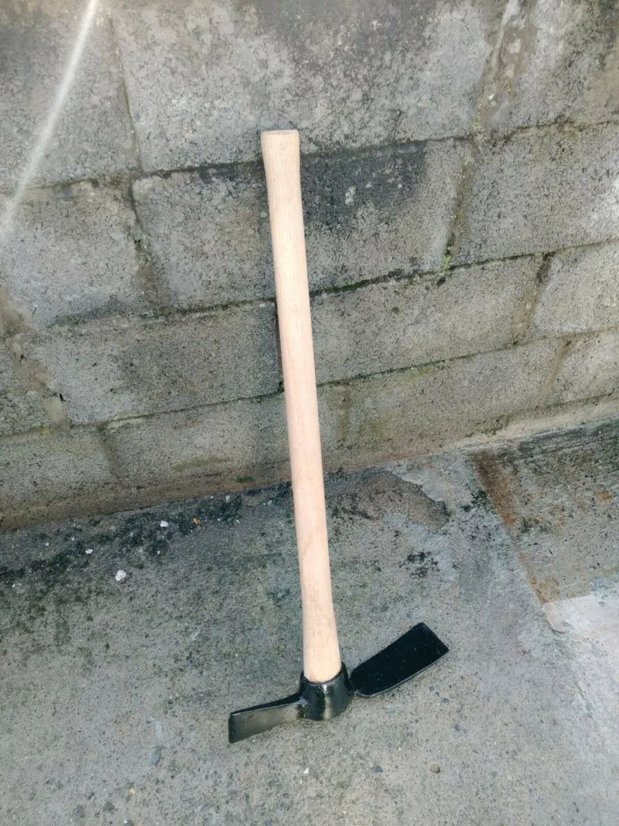 Mattock / axe