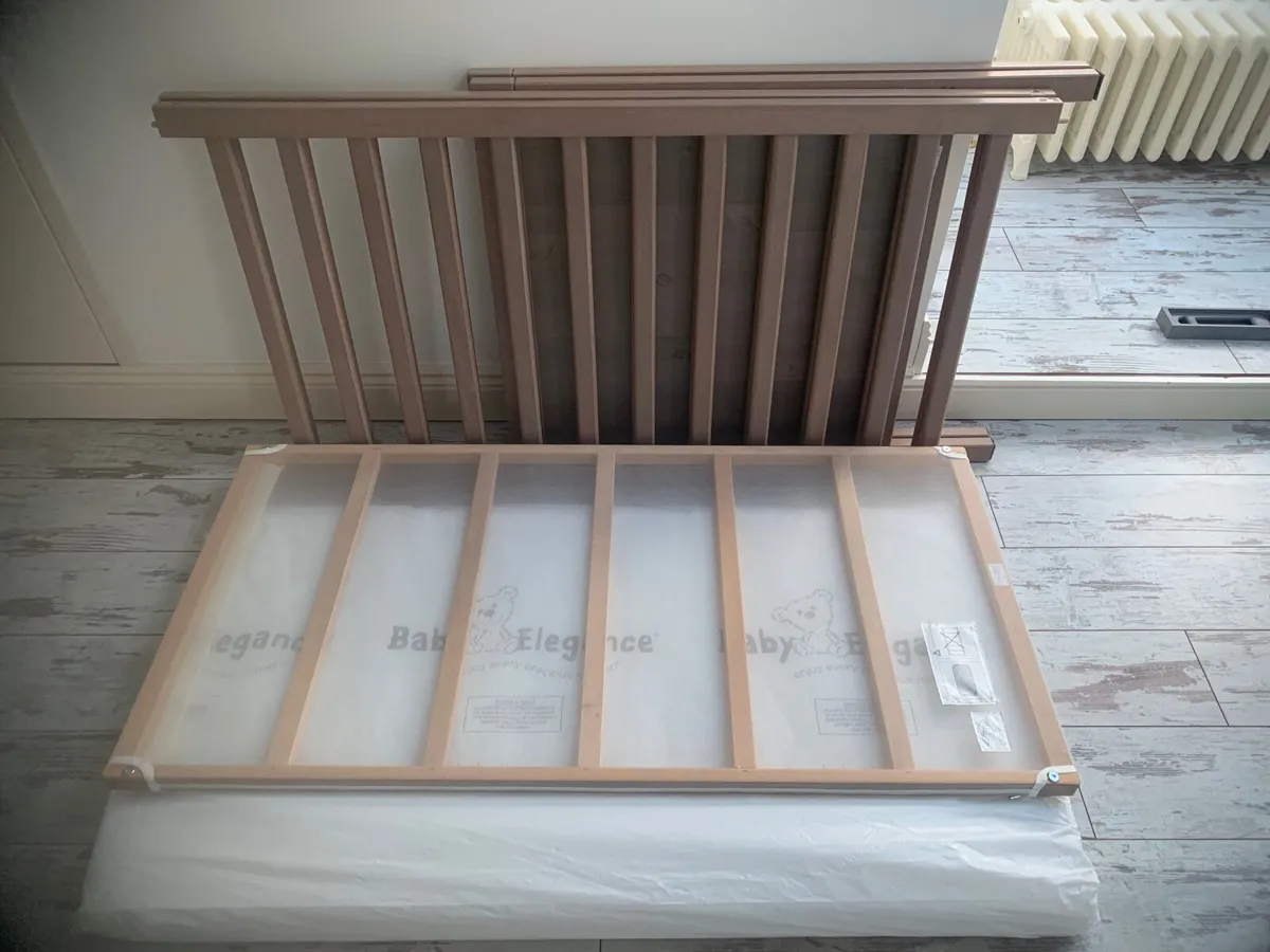 Ikea SUNDVIK Cot, 70x140 cm w/ Baby Elegance Mat - Image 4