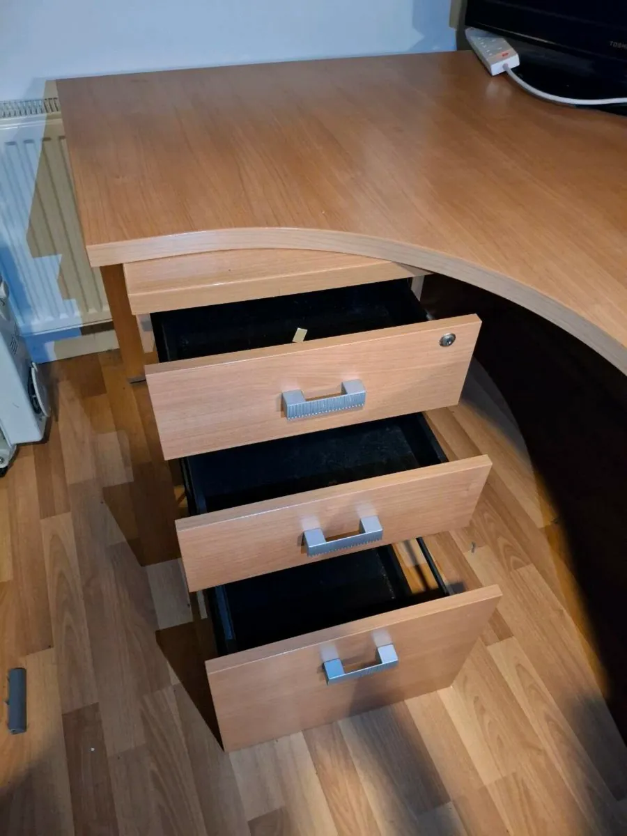 Office Desk - Image 3