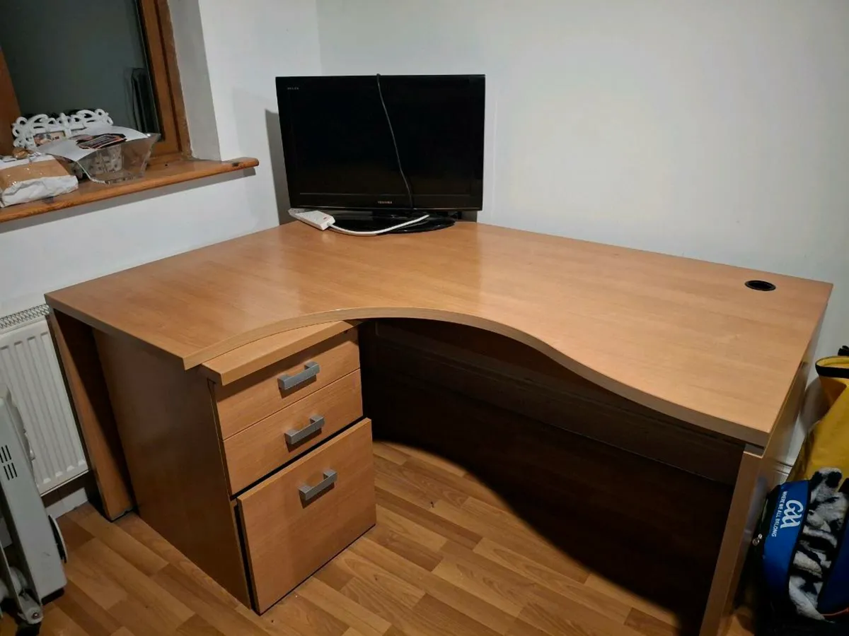 Office Desk - Image 1