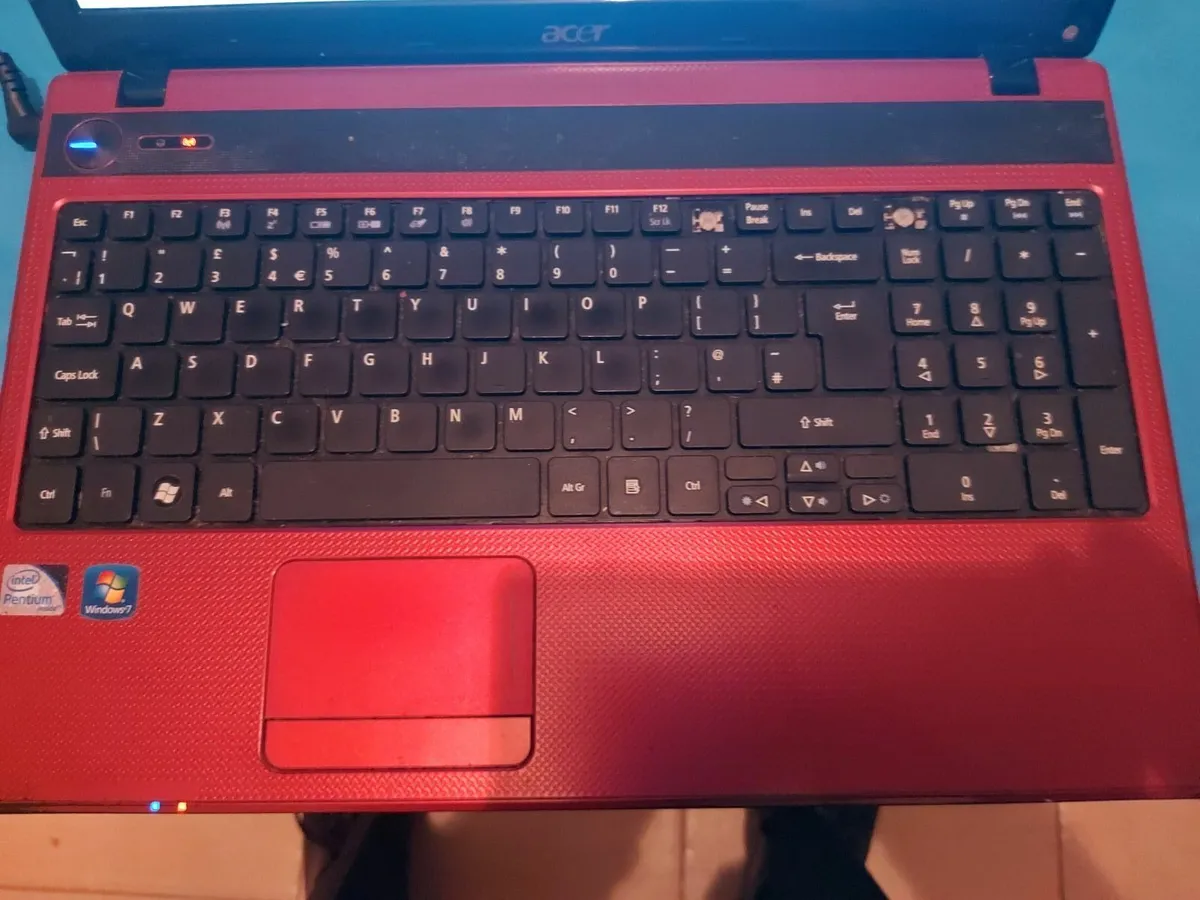 Acer Aspire Laptop, Red, 3GB Ram, 500GB HDD, Wins - Image 2