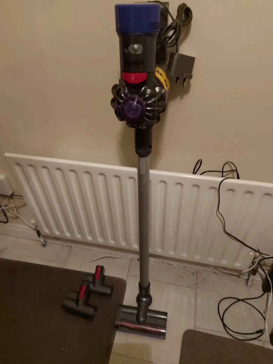 Dyson DC35 cordless Vacuum Cleaner, some accessori - Image 4