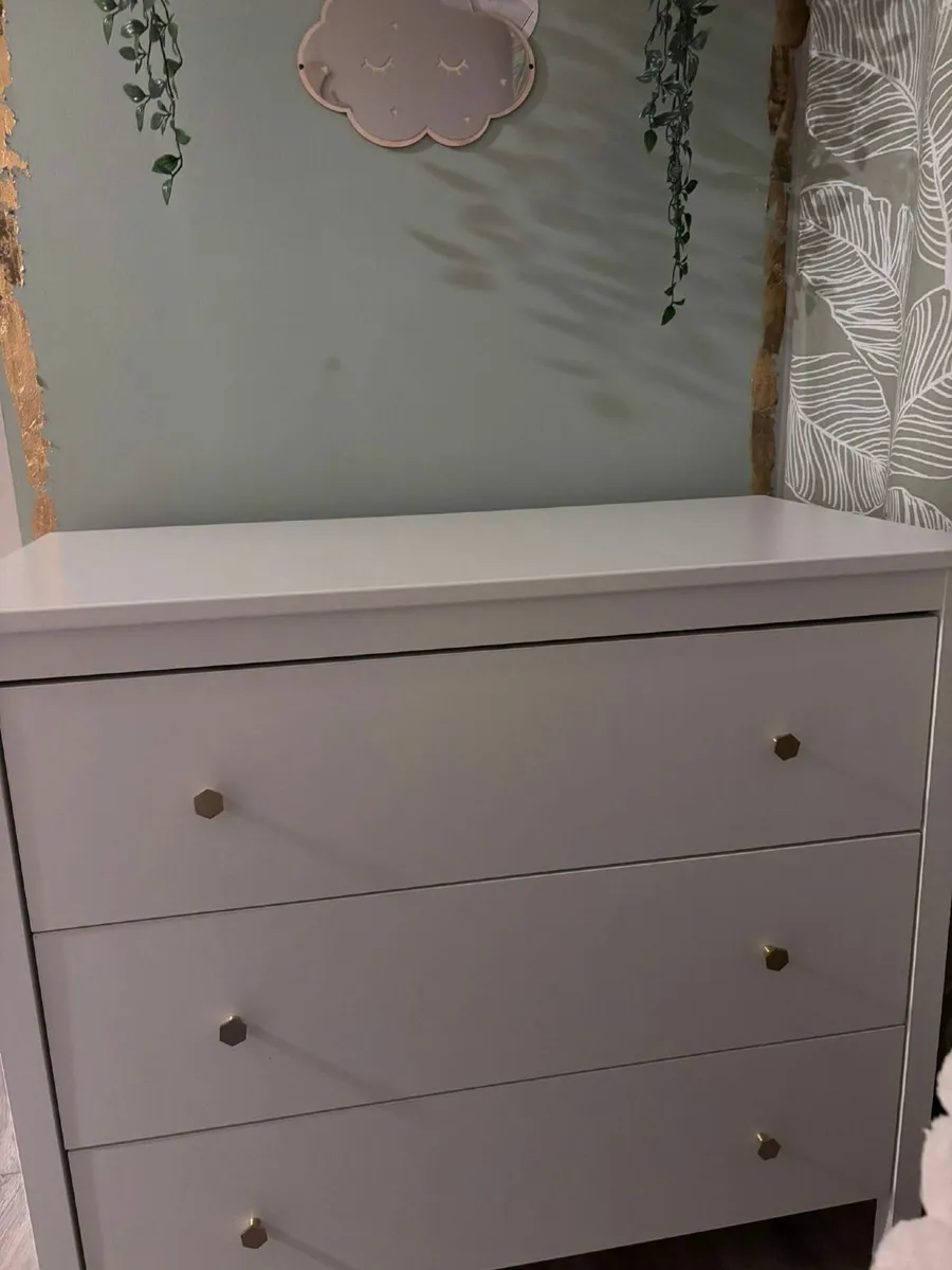 Chest of drawers - Image 2