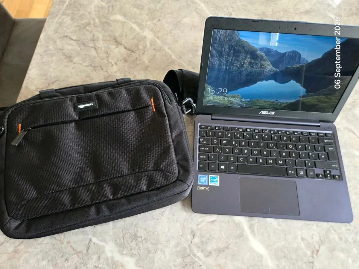 Asus laptop and assesories - Image 1