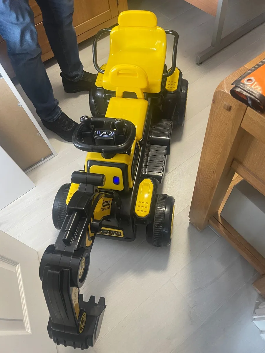 Toy ride on electric digger - Image 2