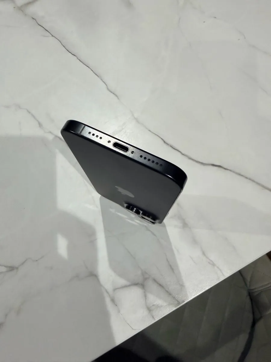 iPhone 16 Pro Max - Image 4