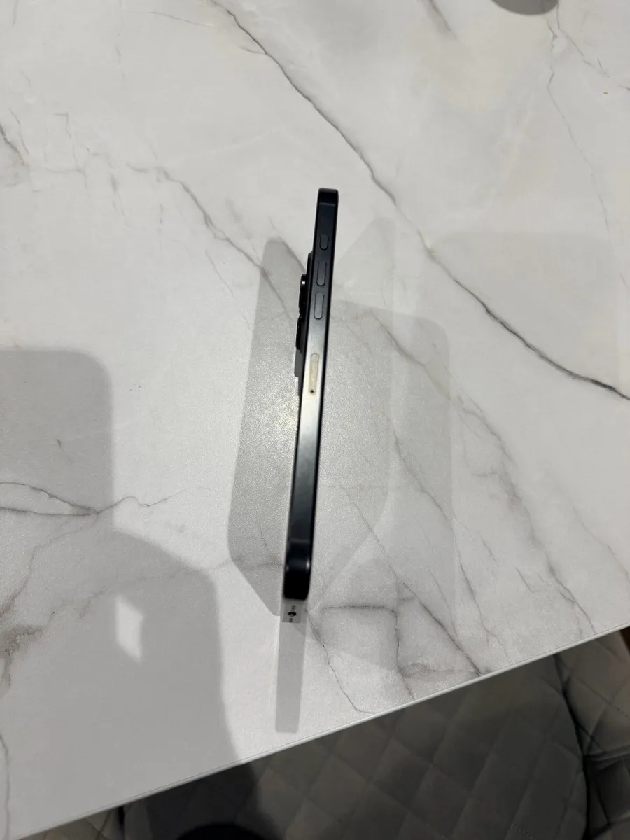 iPhone 16 Pro Max - Image 3