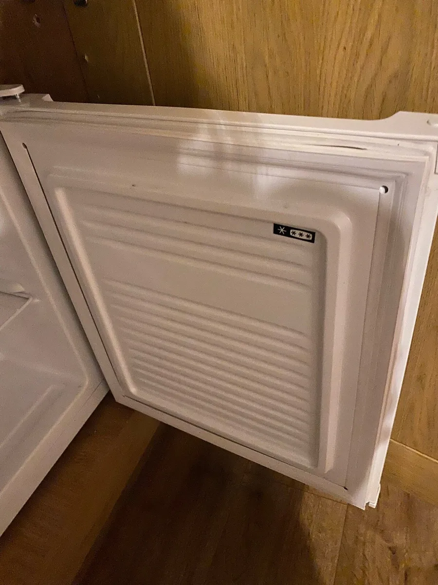 Table Top Fridge - Image 3