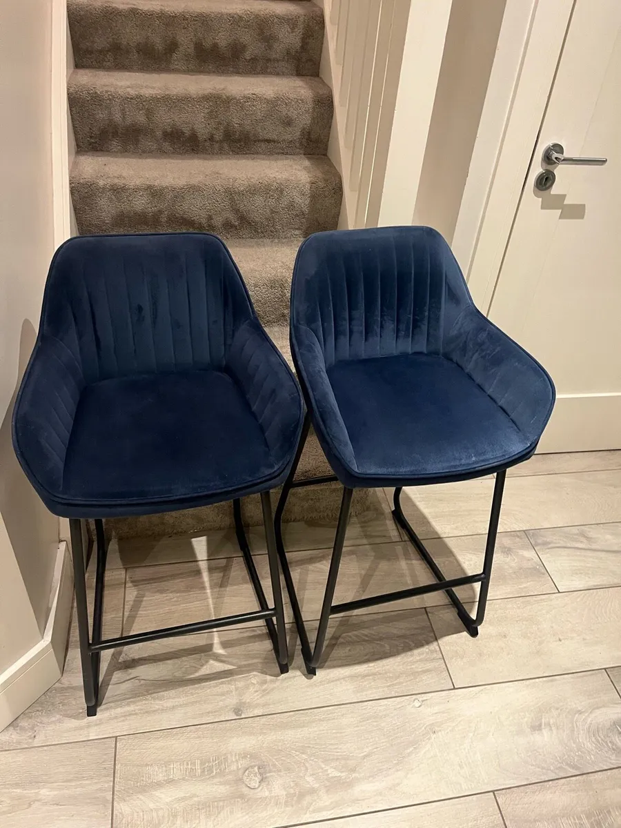 4 x Dining Chairs and 2 x matching stools - Image 2