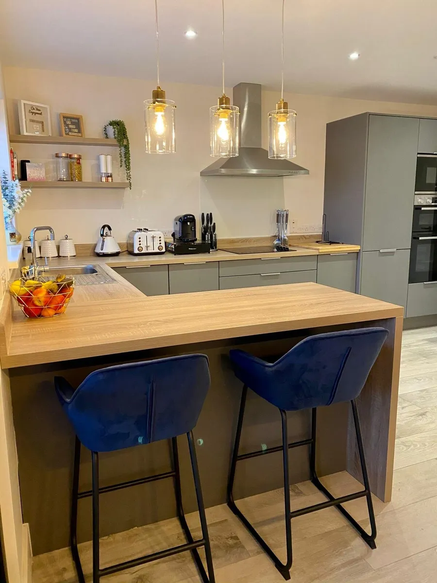 4 x Dining Chairs and 2 x matching stools - Image 4