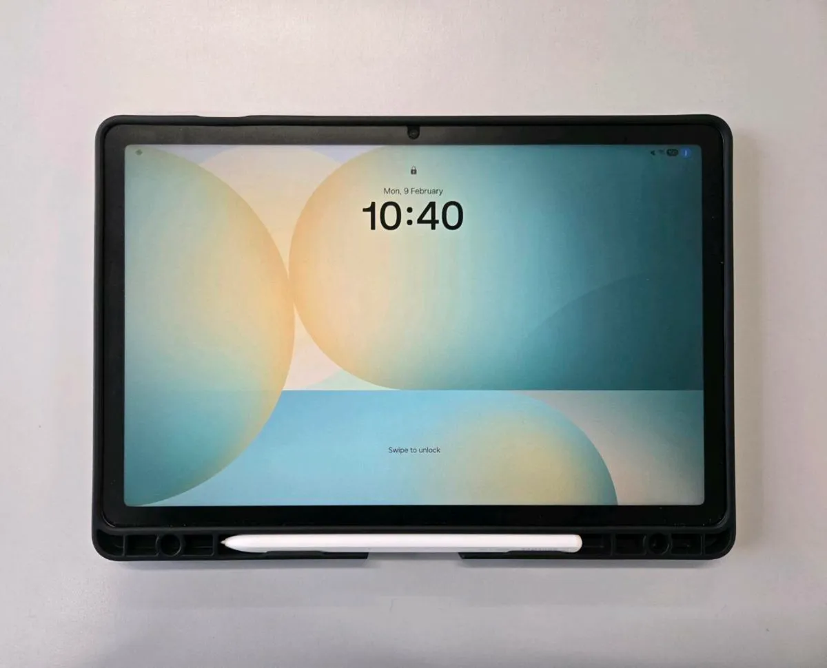 Samsung galaxy S10 FE tablet - Image 1
