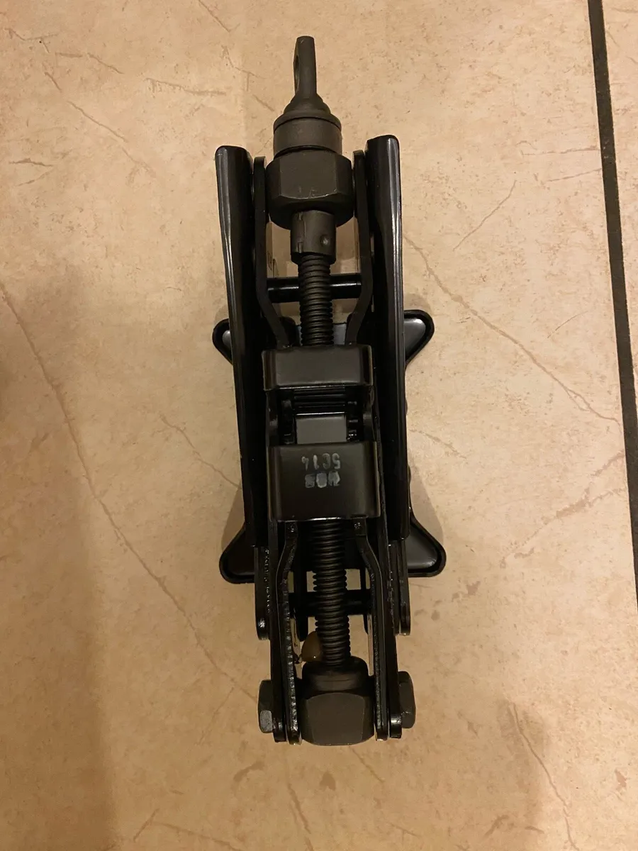 BRAND NEW Car Jack Set  /   Car Jack Kit - Image 2