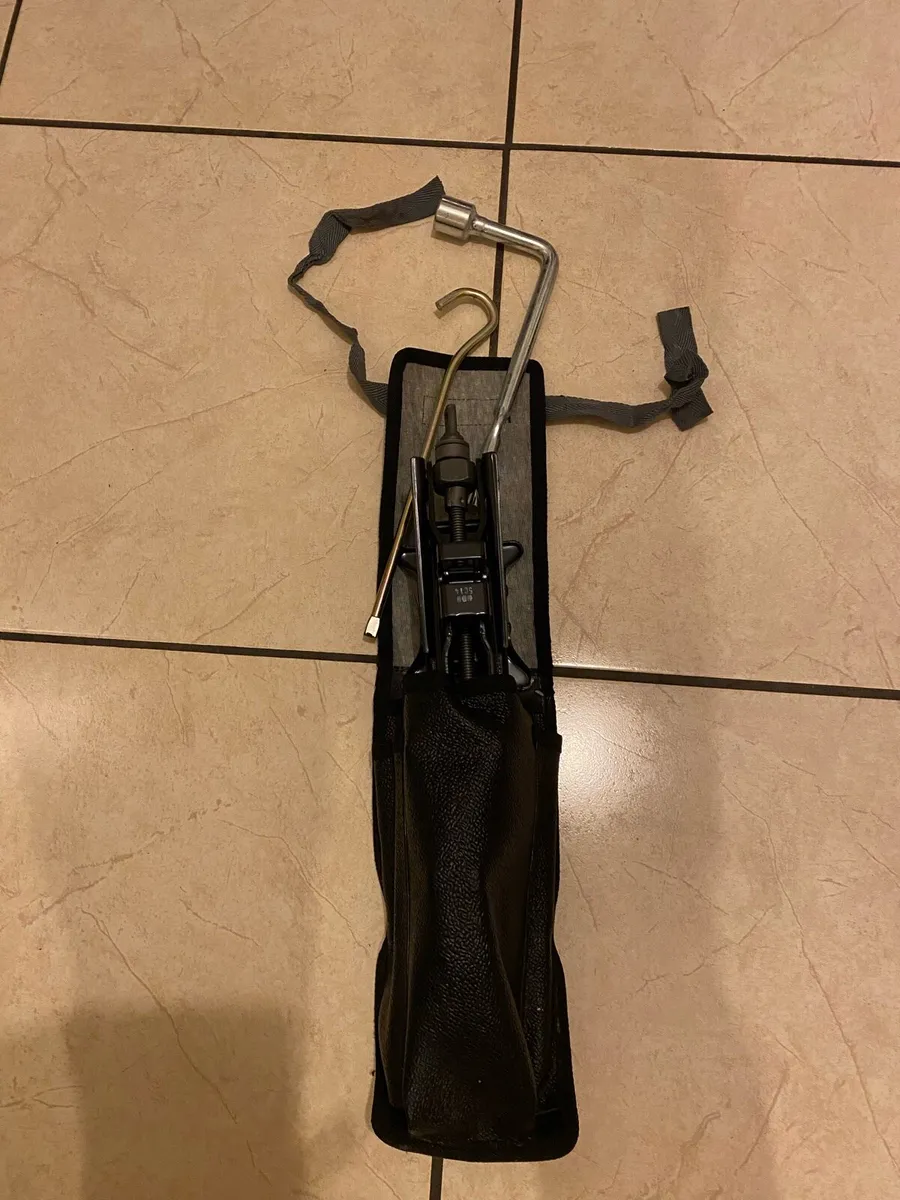 BRAND NEW Car Jack Set  /   Car Jack Kit - Image 3