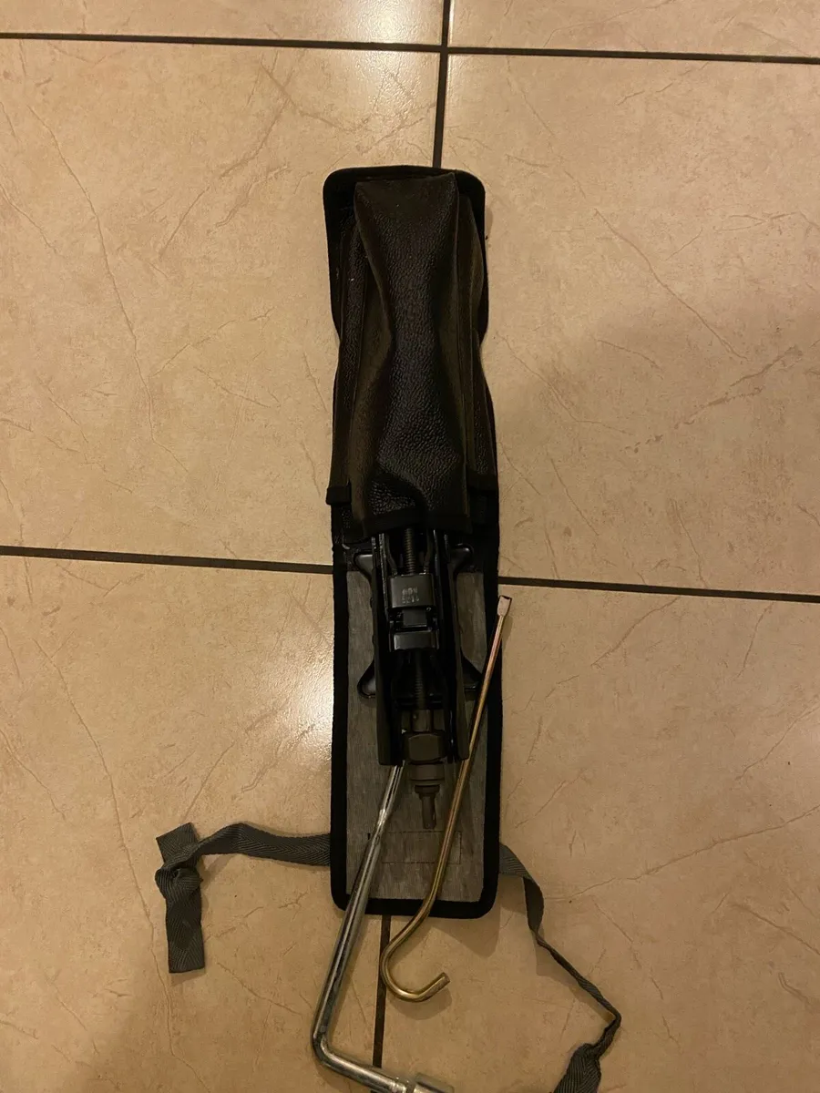 BRAND NEW Car Jack Set  /   Car Jack Kit - Image 4