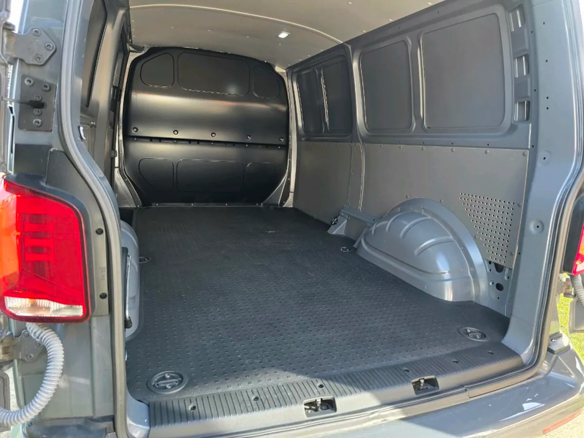 VW transporter T6 rubber floor - Image 1