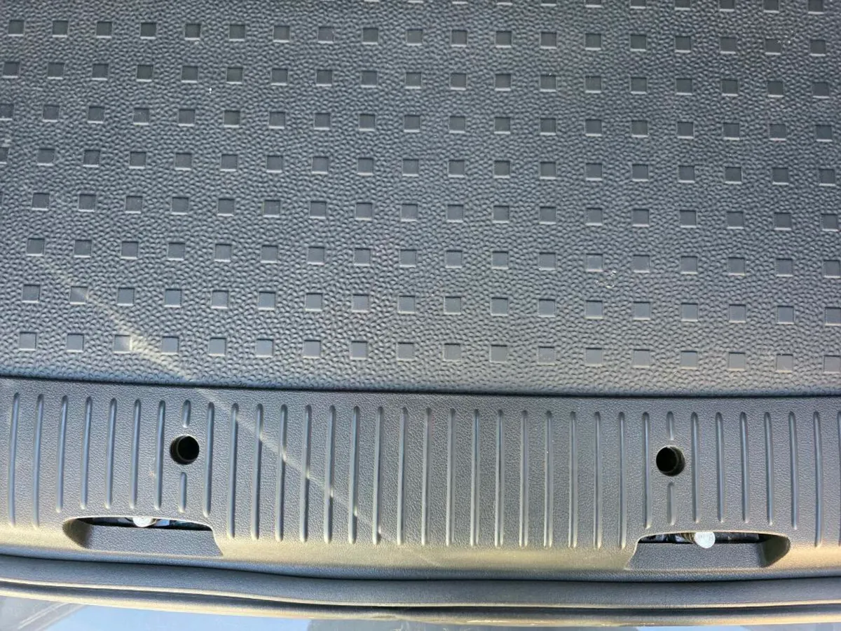 VW transporter T6 rubber floor - Image 2