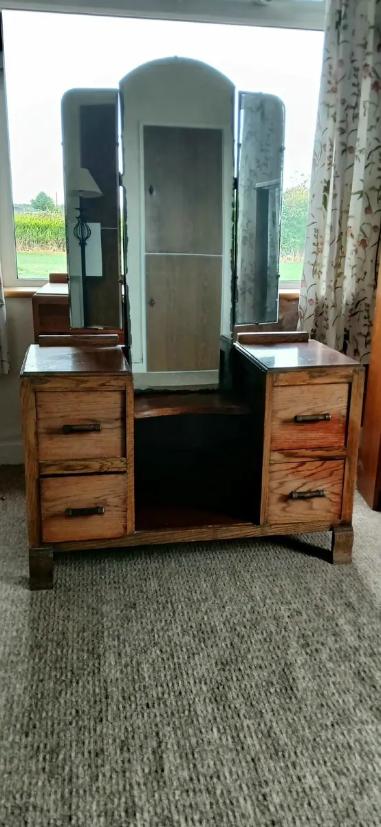 Dressing table