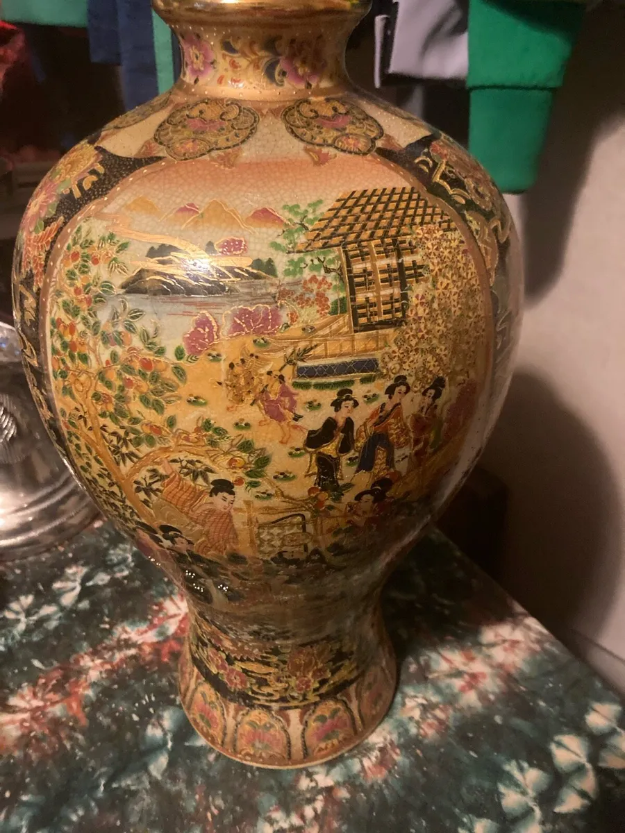 Modern royal satsuma vases free postage - Image 2