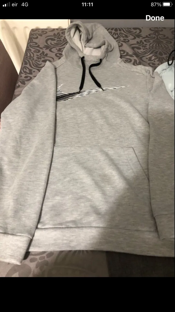 Mens Nike hoodie size S €10 - Image 4