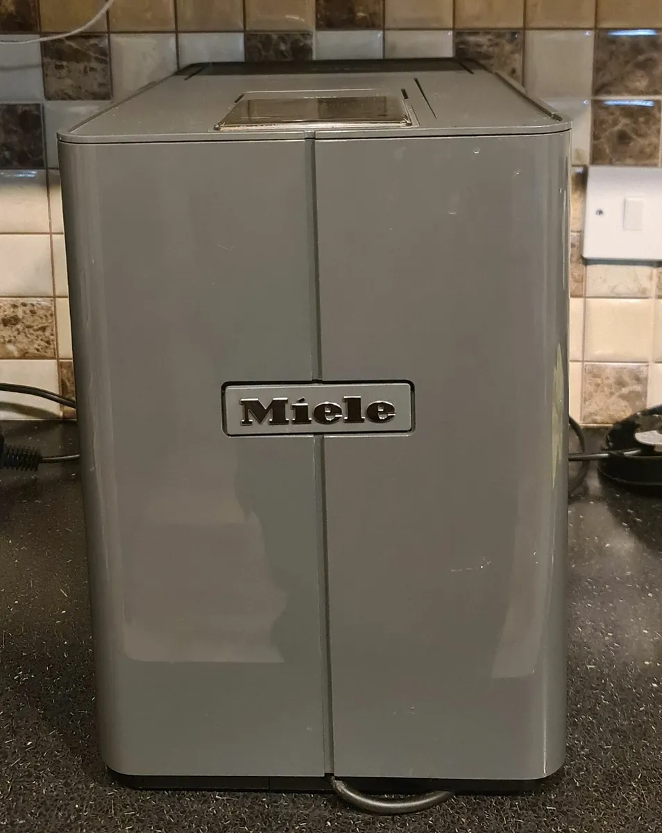 Miele CM6150 fully automatic coffee machine - Image 2