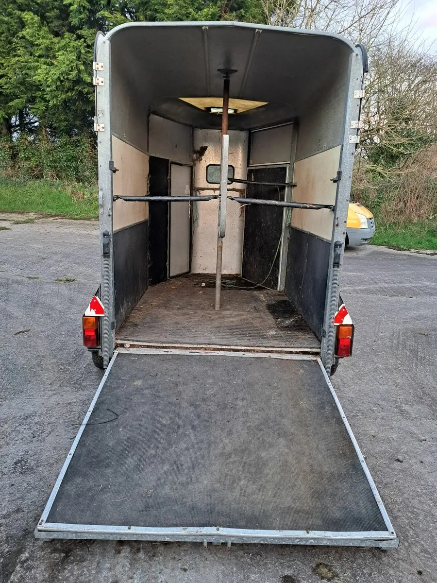 Horse box - Image 2