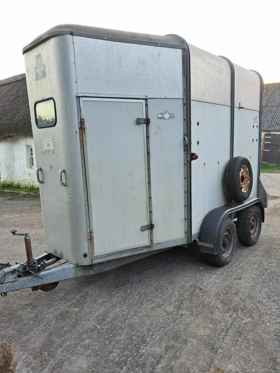 Horse box - Image 1