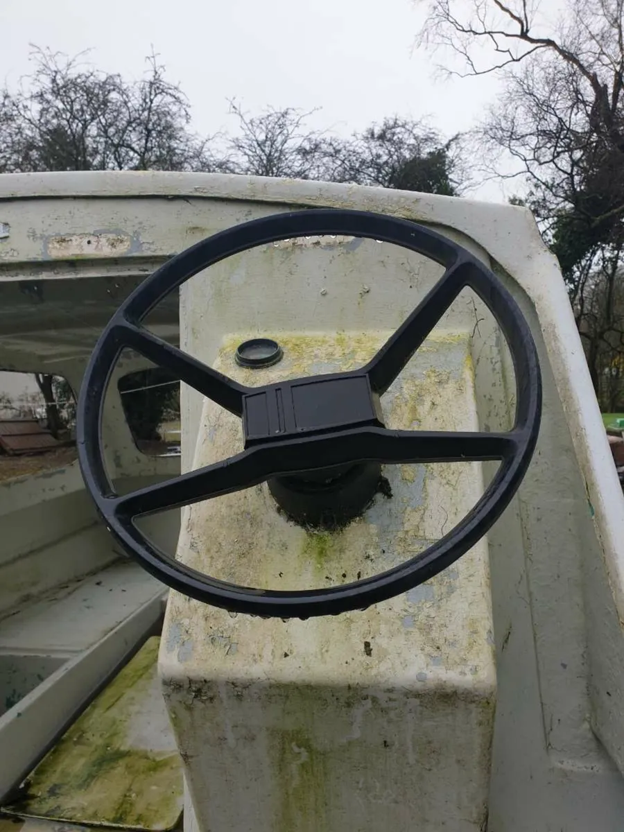 Boat with 25hp mercury - Image 4