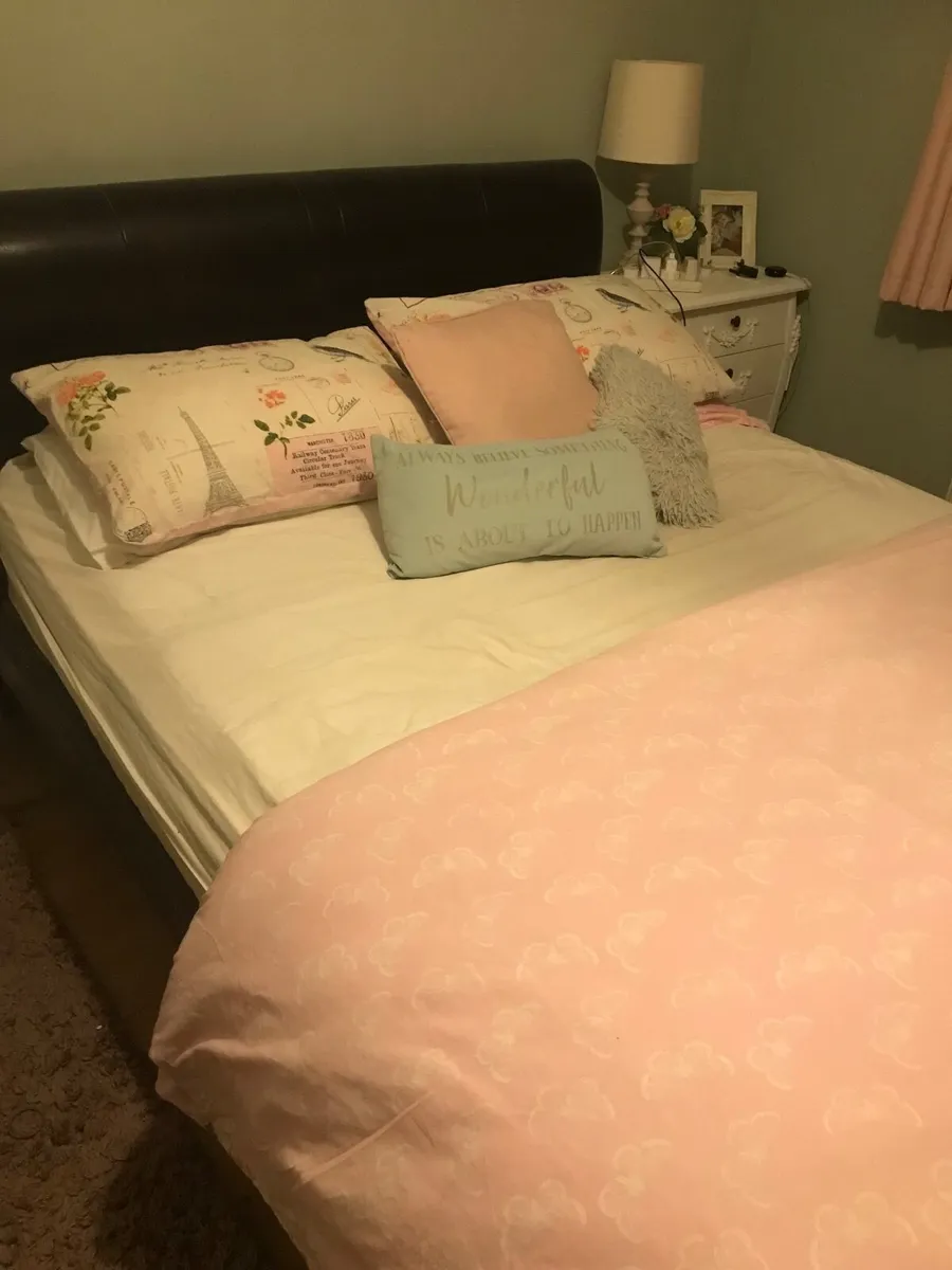 King size bed - Image 2
