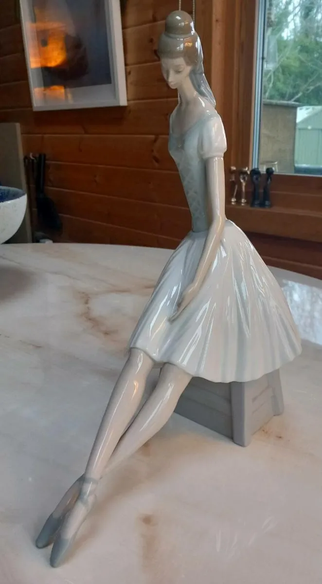 Large Lladro Nao ballerina Portuguese D18 - Image 1