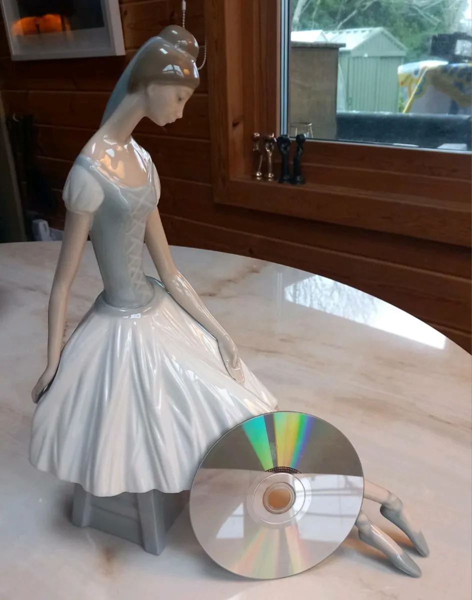 Large Lladro Nao ballerina Portuguese D18 - Image 2