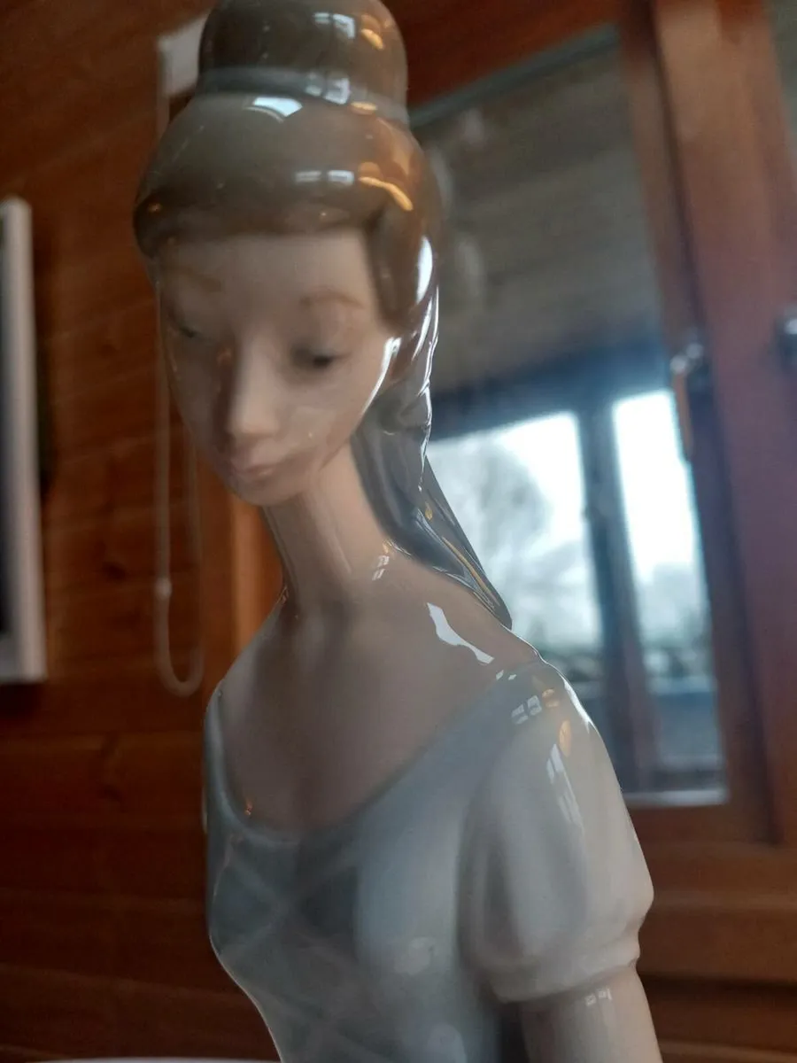 Large Lladro Nao ballerina Portuguese D18 - Image 3