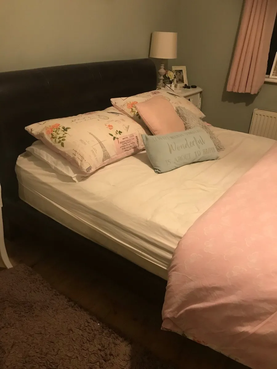 King size bed - Image 3